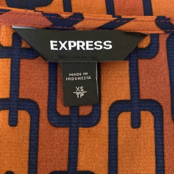 Express capped sleeve blouse. - Picture 8 of 8